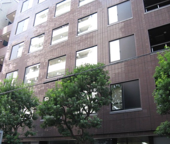 飯嶋ビル２階